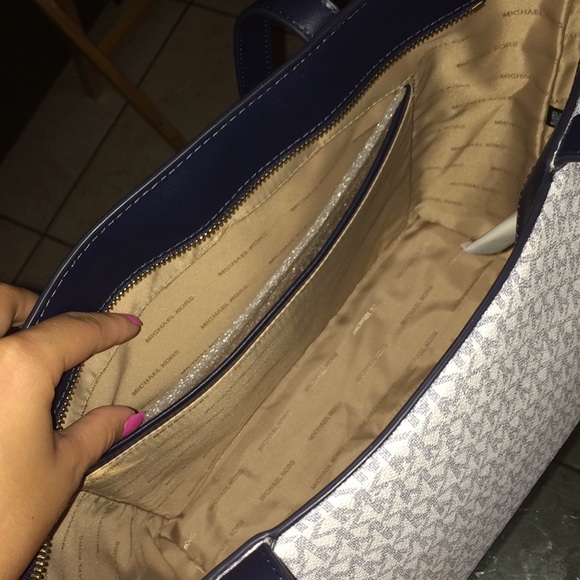 Michael kors purse and wallet set - Picture 6 of 7